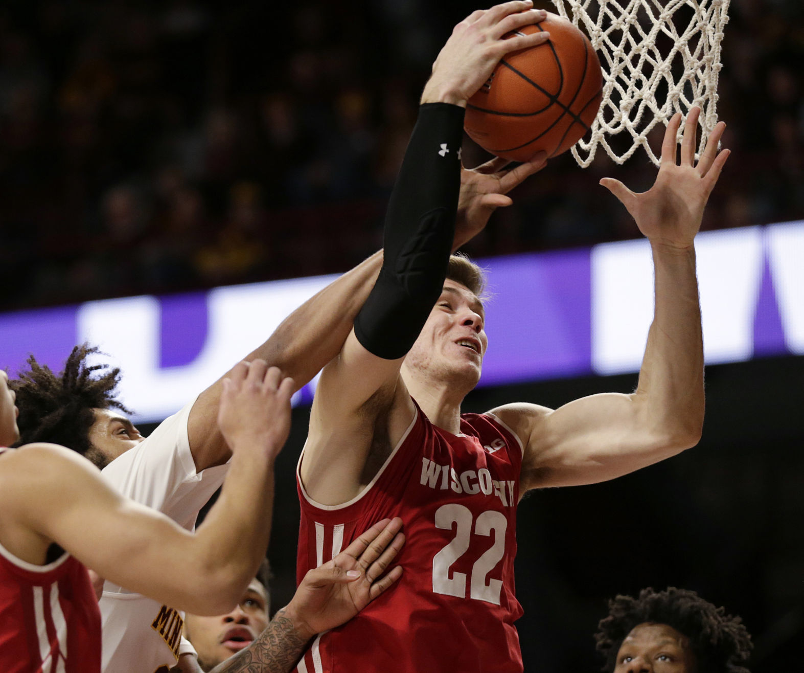 Badgers 56, Golden Gophers 51